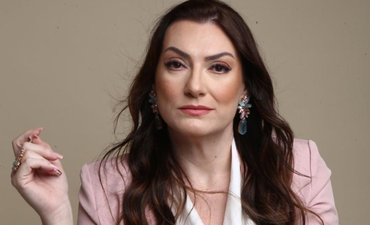 Juliana Conti: Psicóloga e Psicanalista esclarece a importância de reconhecer e tratar o Burnout Juliana Conti: Psicóloga e Psicanalista esclarece a importância de reconhecer e tratar o Burnout