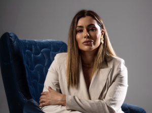 Dra. Alini Rios e o compromisso com a naturalidade na estética: Sofisticação e excelência em procedimentos faciais e corporais