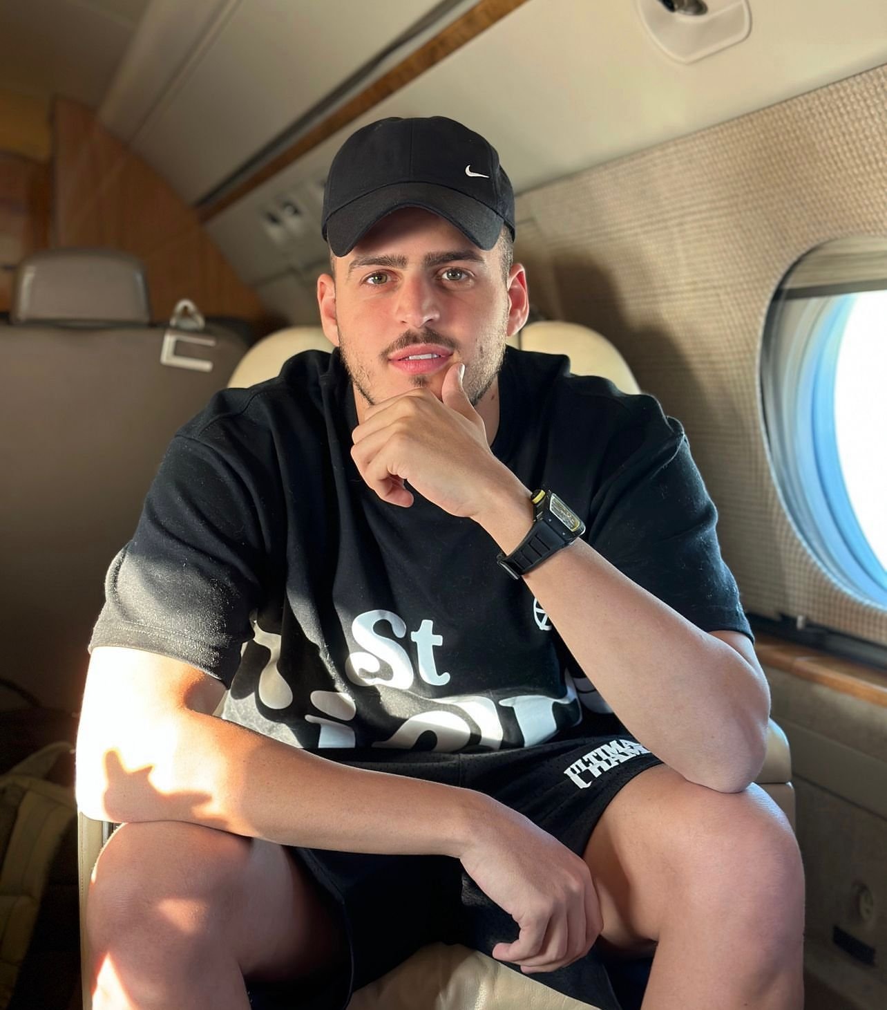 Jon Vlogs se torna sócio da plataforma de venda de conteúdos exclusivos Close Fans 26 PHOTO 2024 11 28 09 03 18