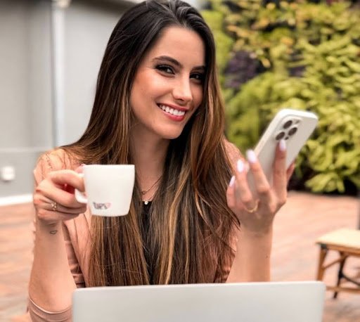 Mulheres encontram no digital uma nova rota para a independência financeira Mulheres encontram no digital uma nova rota para a independência financeira