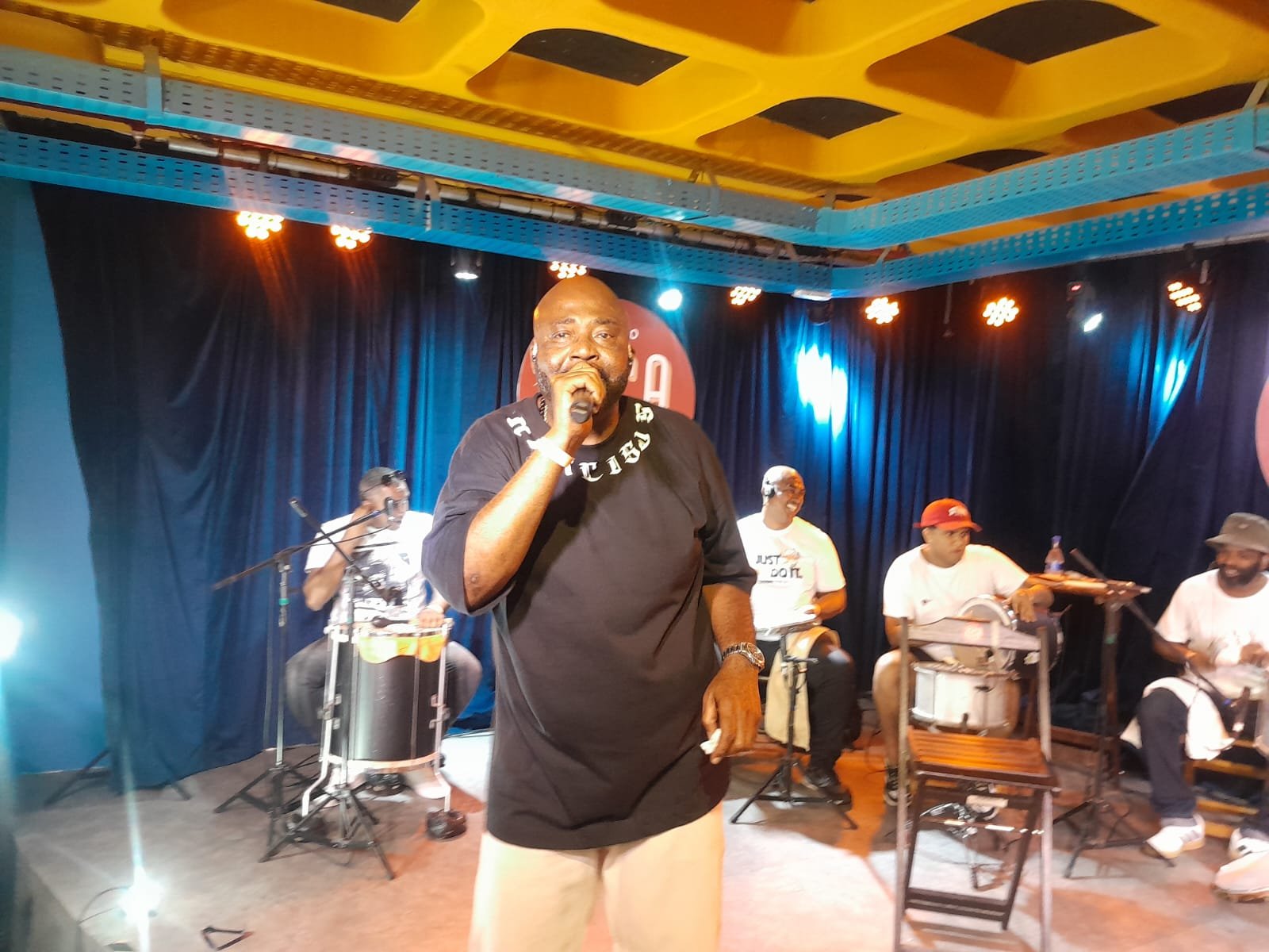 Ronaldo Gomes leva os fãs a loucura em show no Bar do Zeca Pagodinho na Zona Norte do Rio 16 IMG 20241223 WA0088