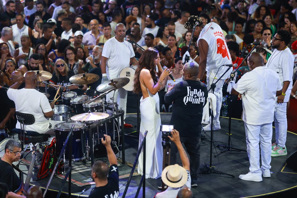 Karinah faz sua estreia no templo do samba a convite do grupo Fundo de Quintal 27 Karinah faz sua estreia no templo do samba a convite do grupo Fundo de Quintal