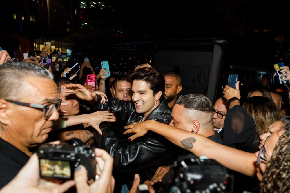 Luan Santana gera tumulto em encontro de sósias na Avenida Paulista 29 Desanexadas