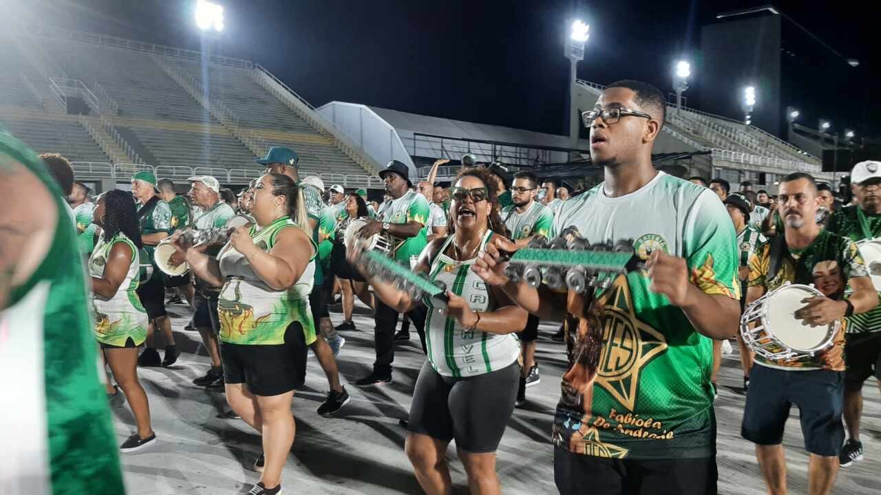 Mestre Dudu e a "Não Existe Mais Quente": Ritmo, inovação e surpresas para o Carnaval 35 20250123 213913 scaled