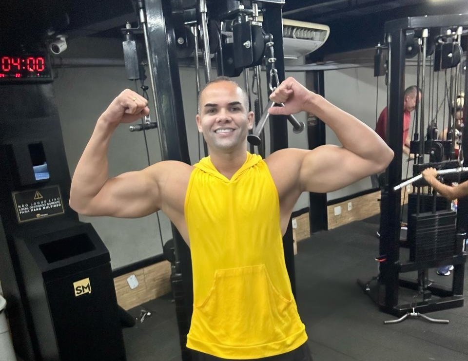 Rei de Bateria comemora 39 anos e revela segredo para forma física na Marquês de Sapucaí Rei de Bateria comemora 39 anos e revela segredo para forma física na Marquês de Sapucaí