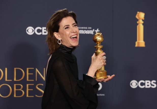 Fernanda Torres faz história no Globo de Ouro 2025 e dedica prêmio a Fernanda Montenegro Fernanda Torres faz história no Globo de Ouro 2025 e dedica prêmio a Fernanda Montenegro