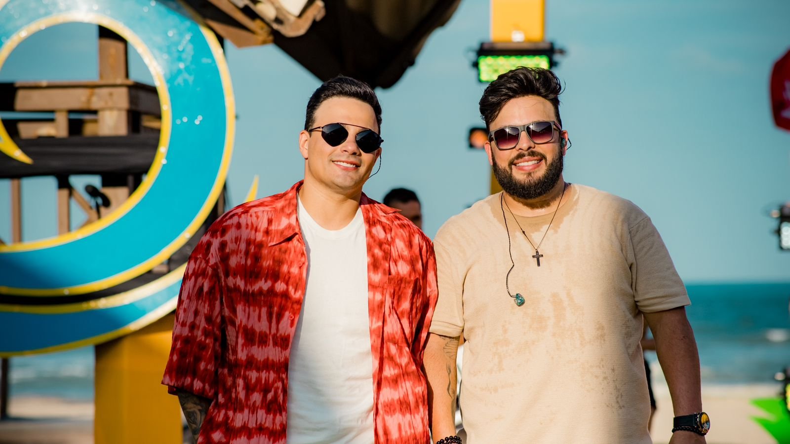 Gustavo Moura e Rafael lançam “Padrinho”, faixa inédita do projeto “Rolezão Diferente” Gustavo Moura e Rafael lançam “Padrinho”, faixa inédita do projeto “Rolezão Diferente”