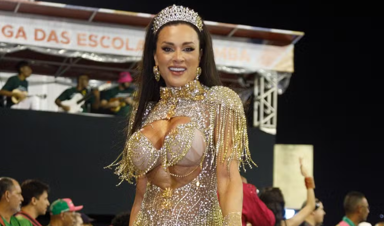 Juju Salimeni brilha em Look com mais de 10 Mil cristais para Ensaio Técnico da Barroca Zona Sul Juju Salimeni brilha em Look com mais de 10 Mil cristais para Ensaio Técnico da Barroca Zona Sul