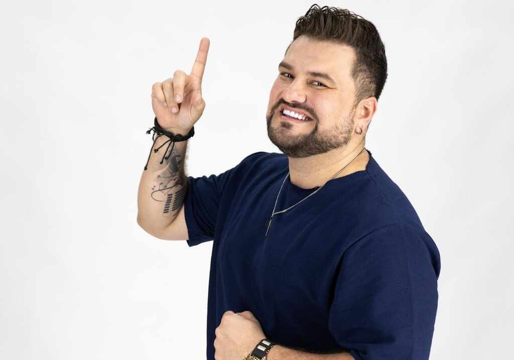 Danilo Danado realiza feat com Os Hawaianos e promete hit envolvente 26 Danilo Danado realiza feat com Os Hawaianos e promete hit envolvente