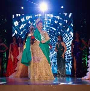 Idê Guimarães, de 81 anos, foi coroada “Queen Beauty Universe”