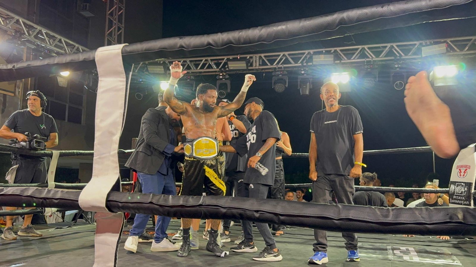 Funkeiro Nego do Borel vence sua primeira luta no boxe