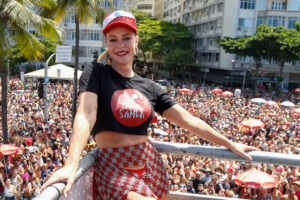 Paolla Oliveira curte Carnaval em Salvador após deixar a Grande Rio