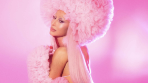 Sabrina Sato fecha o Carnaval com look inspirado em poodle fashionista