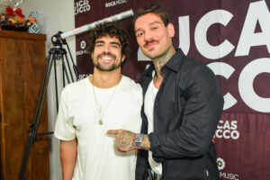 Caio Castro prestigia volta de Lucas Lucco aos palcos e São Paulo