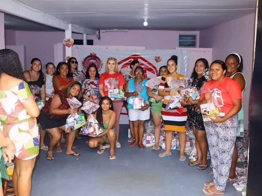 Grupo KF realiza ação social do Dia Internacional da Mulher e doa 300 kits de higiene