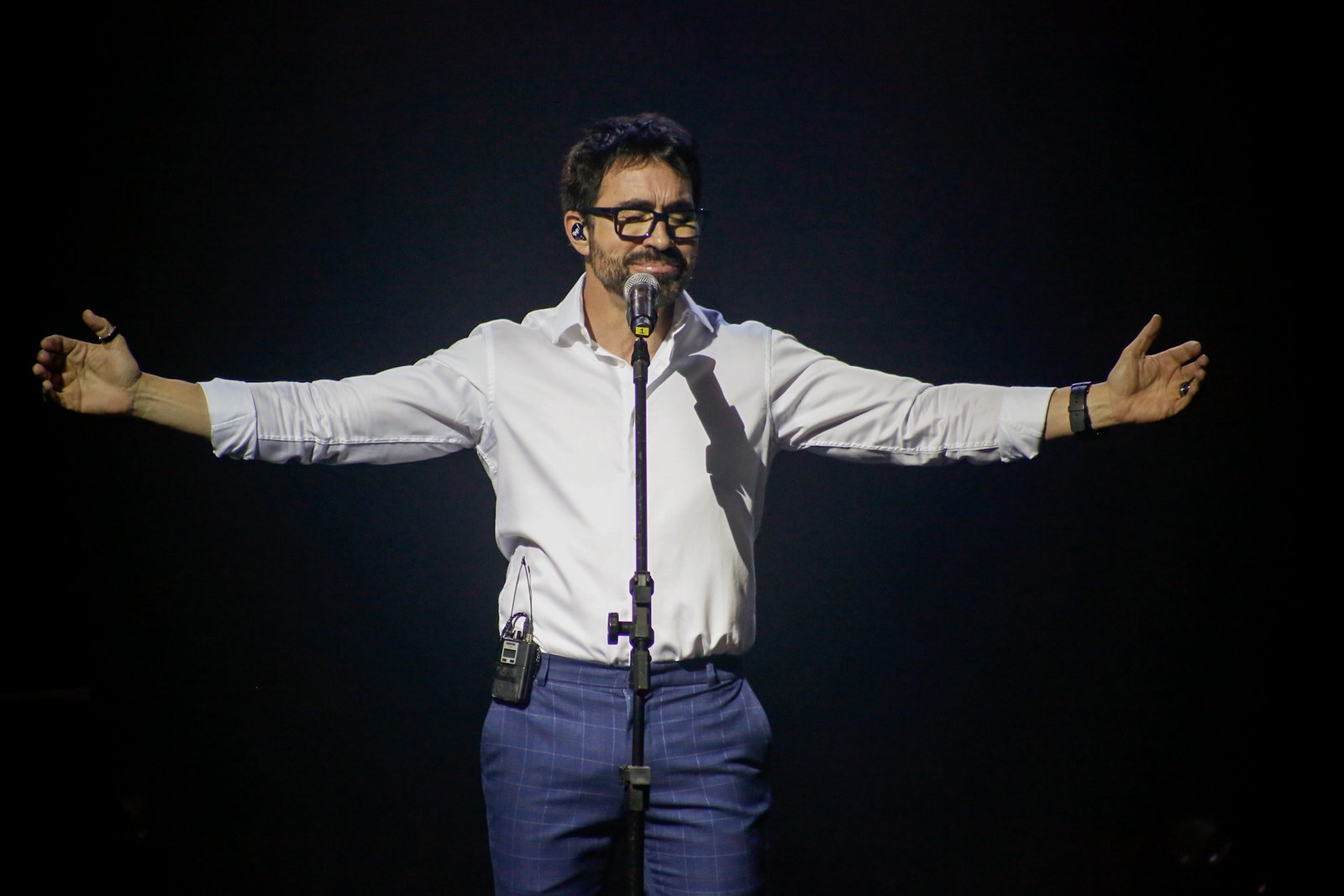 Padre Fábio de Melo retorna aos palcos com show “Voz e Piano” no Teatro Claro RJ