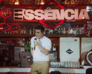 Em clima intimista, Tayrone reuniu a família, amigos e fãs na gravação do audiovisual ‘Essência’