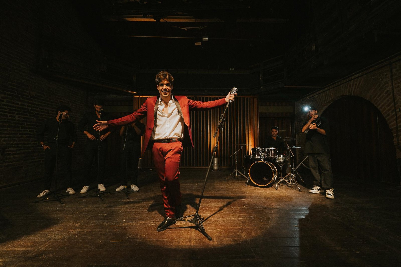 Rebatendo objeções sobre estilo musical, Núzio Medeiros disponibiliza EP “Reticências” 8 Nuzio Medeiros por @if.movies @eududugomes 1