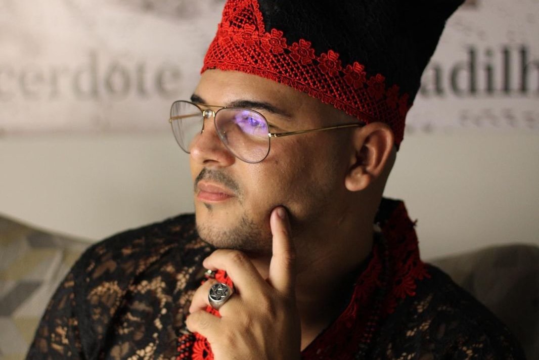Sacerdote Bruno Padilha: O Mestre que está transformando vidas ao redor do mundo Sacerdote Bruno Padilha: O Mestre que está transformando vidas ao redor do mundo