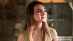 Esther Durán inicia promissora carreira na música gospel
