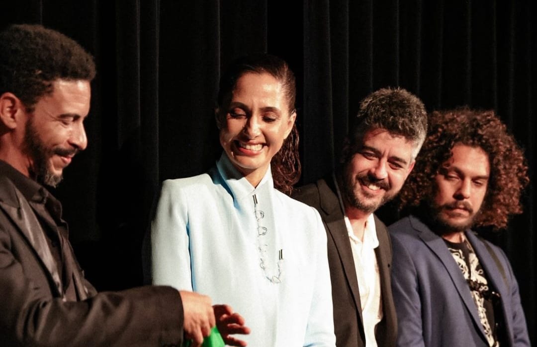 Alexandre Amador e Camila Pitanga, na estreia do curta 