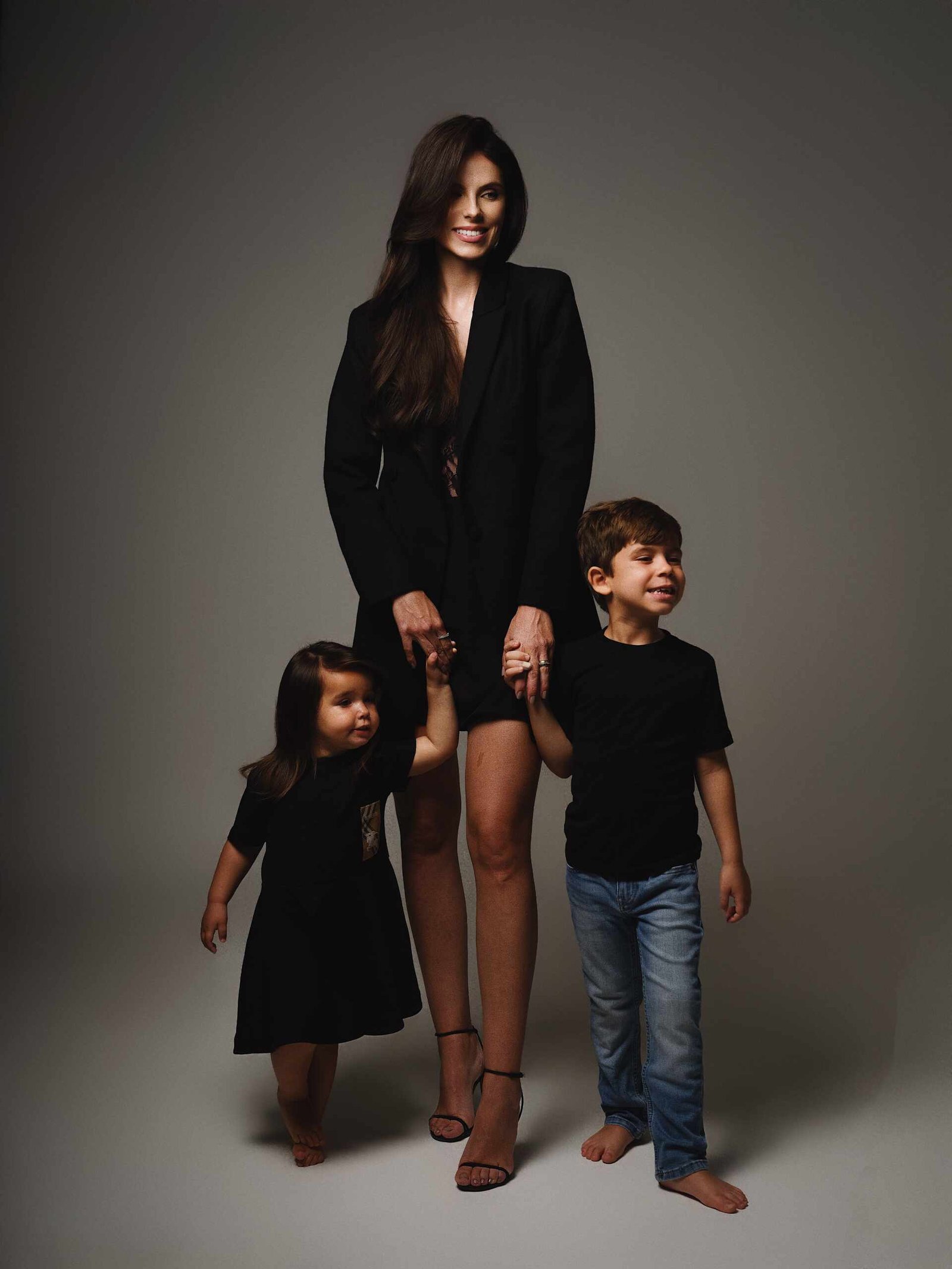 Débora Silva celebra o Dia das Mães com ensaio especial ao lado dos filhos José e Clara 25 A175A6D7 64A2 46FE 85CB B07BEE57DA3B scaled
