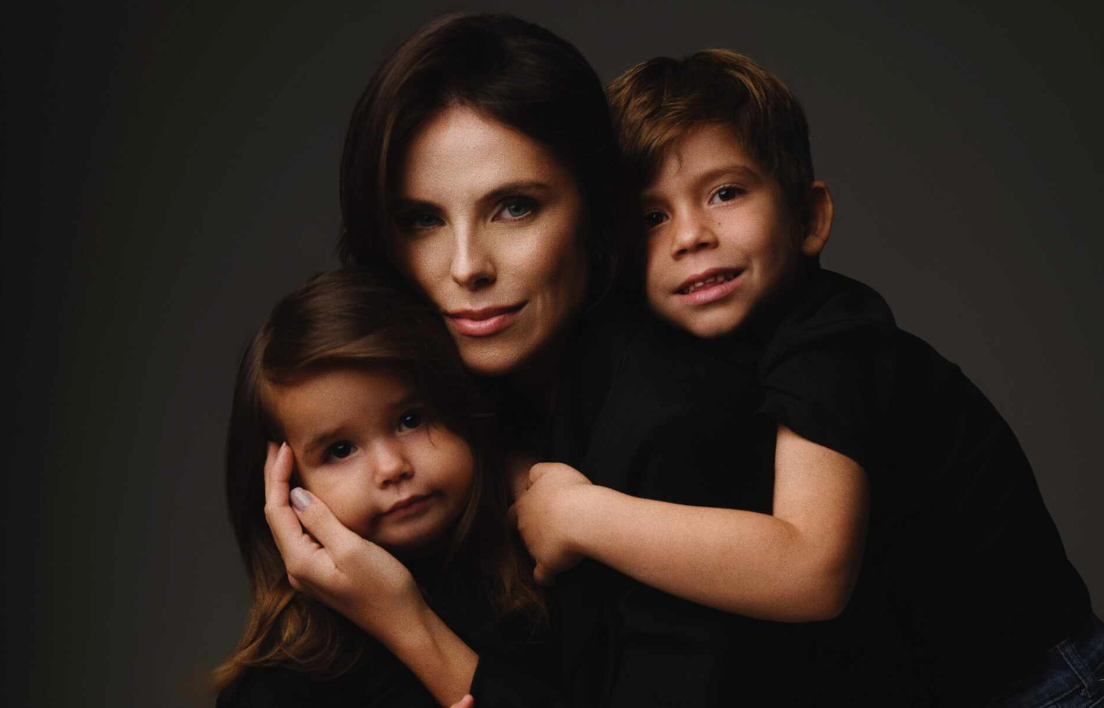 Débora Silva celebra o Dia das Mães com ensaio especial ao lado dos filhos José e Clara Débora Silva celebra o Dia das Mães com ensaio especial ao lado dos filhos José e Clara