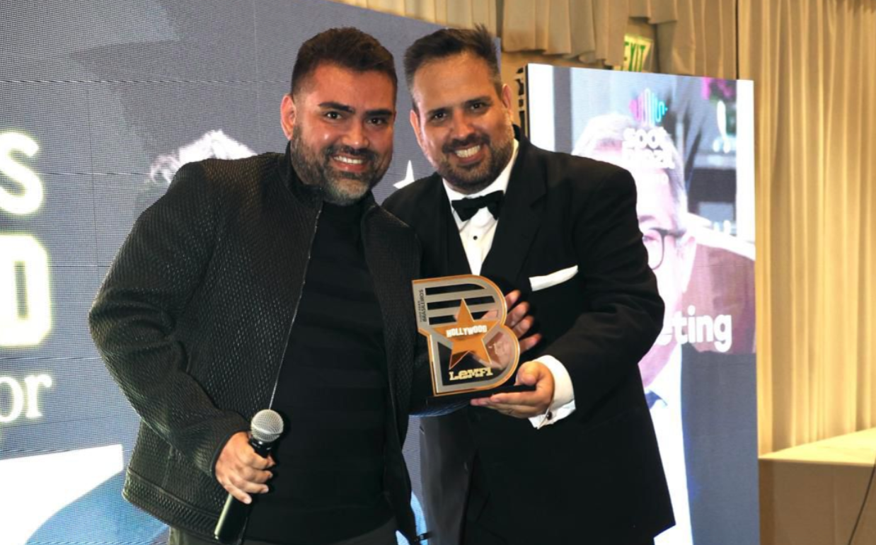 Léo Souza é premiado em Beverly Hills como referência em Social Media Ministry nos EUA Léo Souza é premiado em Beverly Hills como referência em Social Media Ministry nos EUA