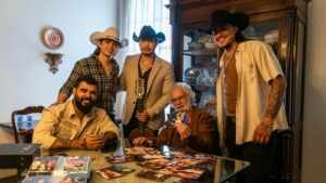 Us Agroboy lança ‘Fotos Antigas’, em parceria com Renato Teixeira e dupla Mayck e Lyan