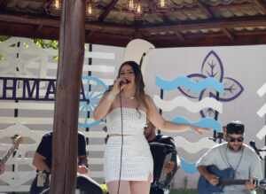 Alto astral e identificação real marcam primeiro lançamento do DVD da cantora Suh Maya