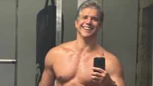 Marcio Garcia exibe boa forma aos 55 anos e incentiva seguidores a praticarem exercícios