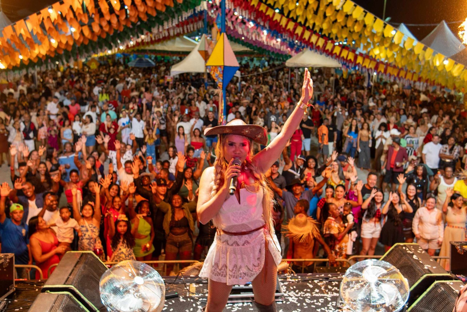 Kelly Fonteli lança desafio com novo Single “Selfie” e encerra maratona de shows juninos Lembra do Mau Mau do BBB11? Ele agora comanda as manhãs de Resende com bom humor e autenticidade