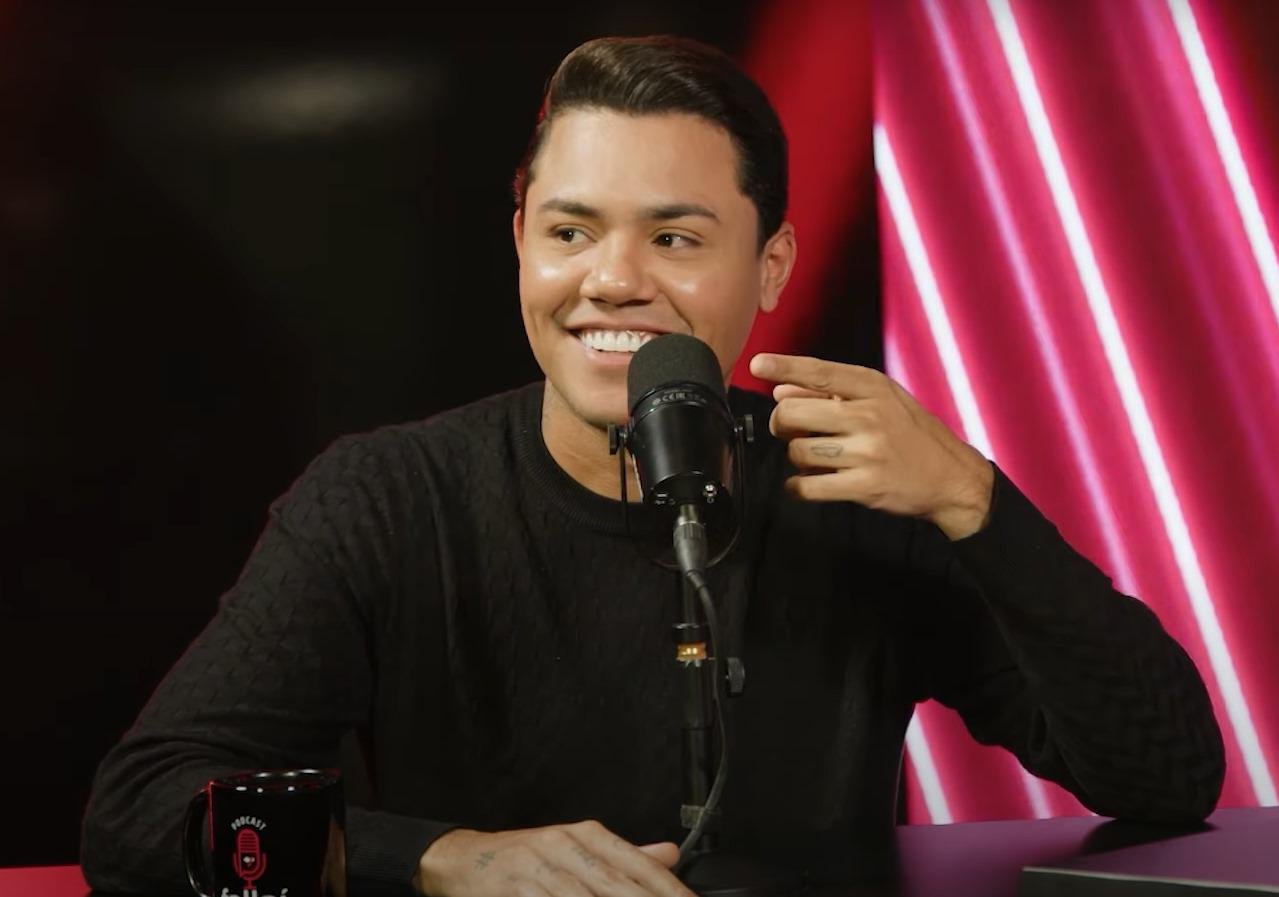Em podcast com Allan Barros, Felipe Araújo revela valor do seu primeiro salário na música: “R$ 16”