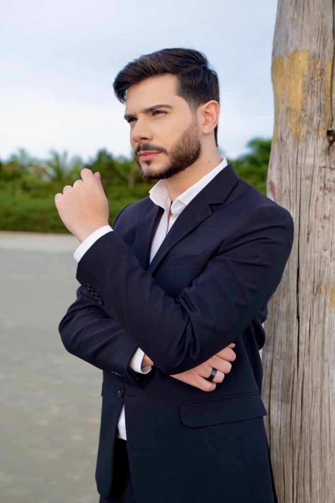 Thalles Luna aposta em sensualidade e estética de cinema no novo clipe de “La Musa De La Playa” 26 WhatsApp Image 2025 06 13 at 10.14.34