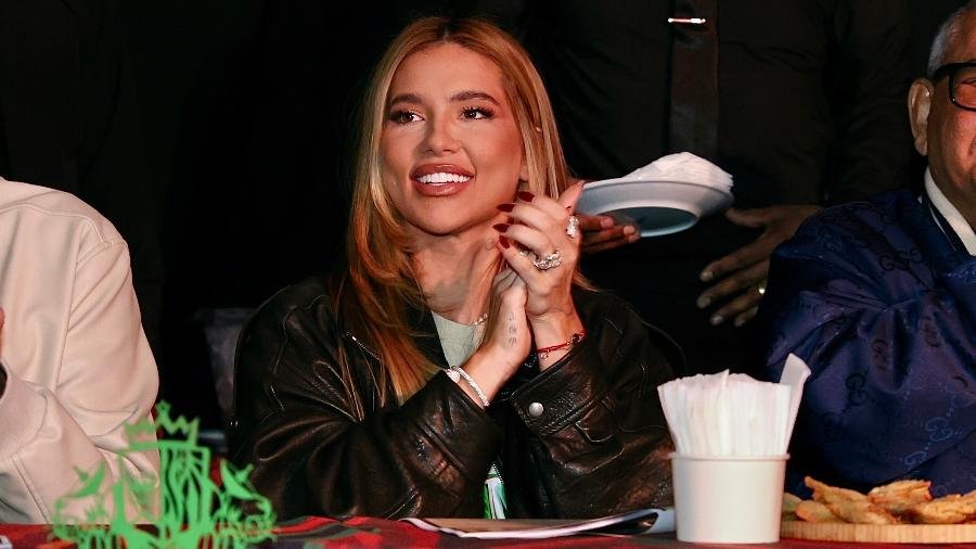 Virginia Fonseca samba em arraiá da família e divide opiniões nas redes Virginia Fonseca marca presença em lançamento de enredo da Grande Rio para o Carnaval 2026