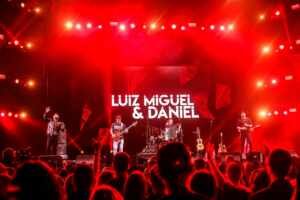 Luiz Miguel & Daniel sobem ao palco da Jacareí Expo Agro