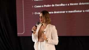 Psicanalista Jhulie Campello lança livro sobre reconstrução emocional