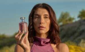 Camila Dias lança seu primeiro perfume e celebra conquista