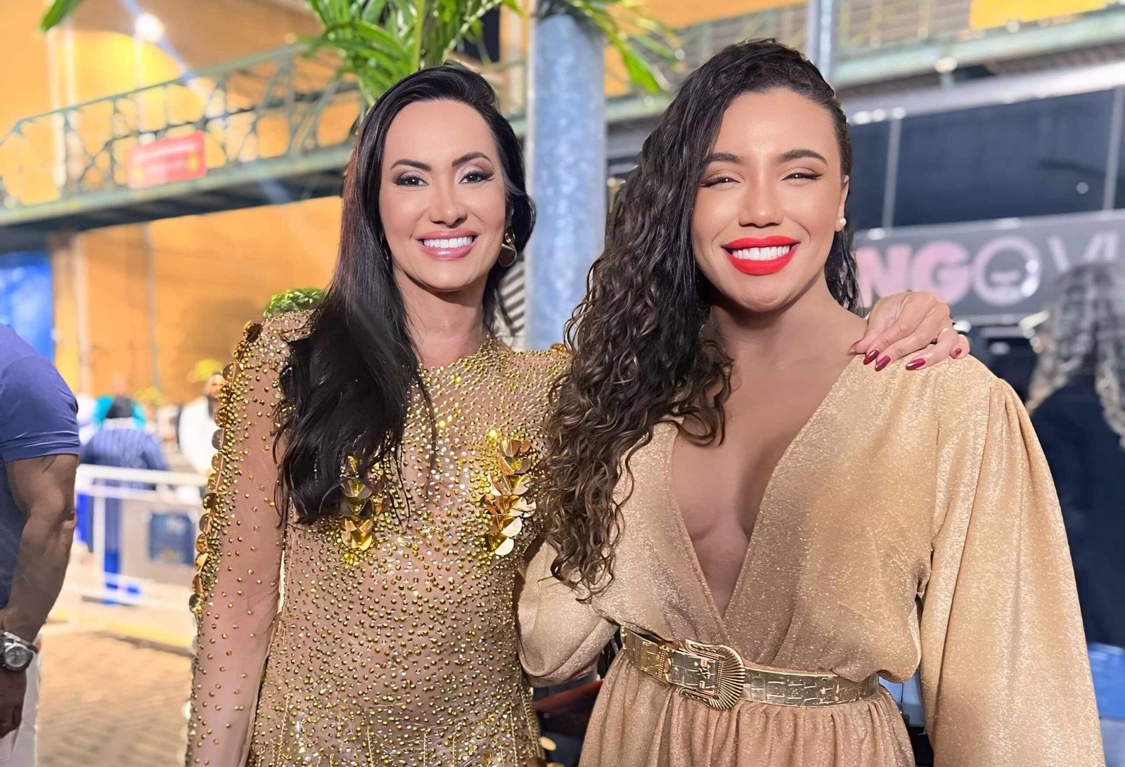 Encontro de Rainhas: Vanessa Rangeli encontra Evelyn Bastos em noite de samba Encontro de Rainhas: Vanessa Rangeli encontra Evelyn Bastos em noite de samba