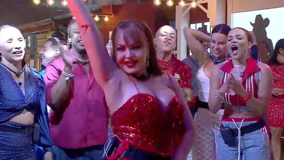 Gaby Spanic leva nostalgia para a pista de dança em A Fazenda 27 Gaby Spanic leva nostalgia para a pista de dança em A Fazenda