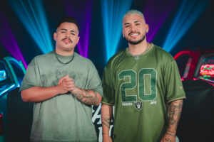 Sucesso com o hit “Ama um Maloqueiro”, Rafa & Junior se apresentam no Villa Country