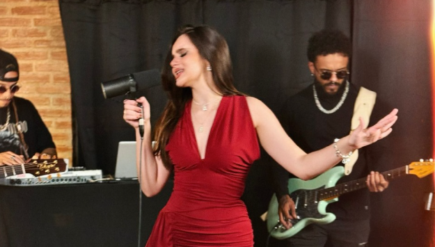Rafaela Carrer lança a música “Senha do sonho”