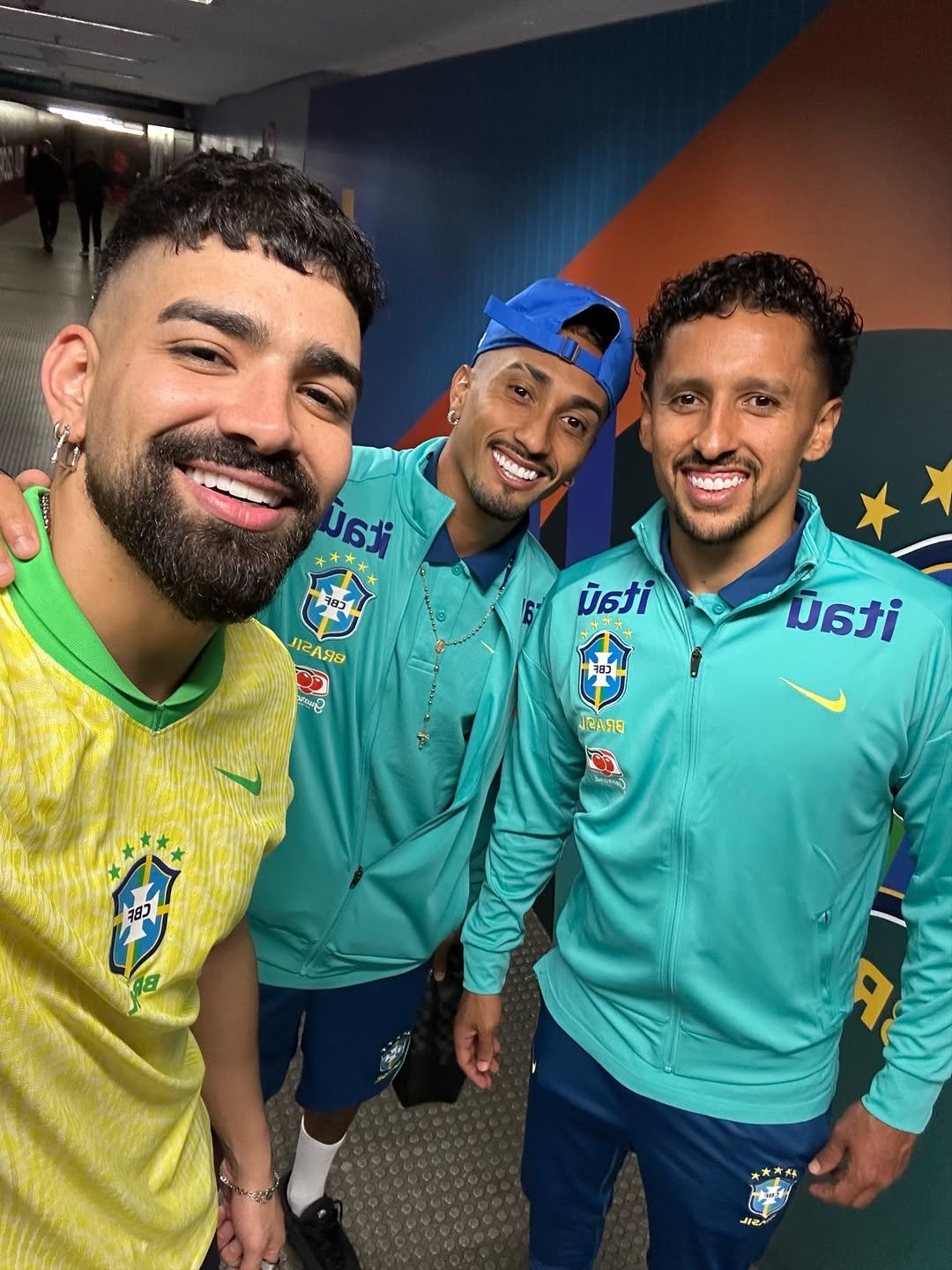 Dilsinho faz pagode no Maracanã após goleada do Brasil 26 Dilsinho jogadores
