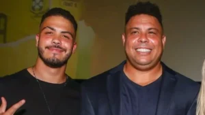 Ronaldo e o filho Ronald inauguram Casa Rede Ronaldo como hub de esportes, games e entretenimento