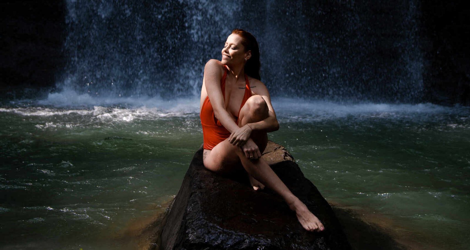 Anne Louise aproveita mini-férias em Bali durante tour pela Ásia Anne Louise aproveita mini-férias em Bali durante tour pela Ásia