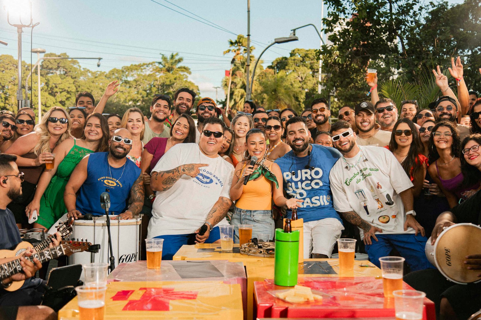 Menos é Mais e Simone Mendes fazem história com o hit “P do Pecado” Menos é Mais e Simone Mendes fazem história com o hit “P do Pecado”