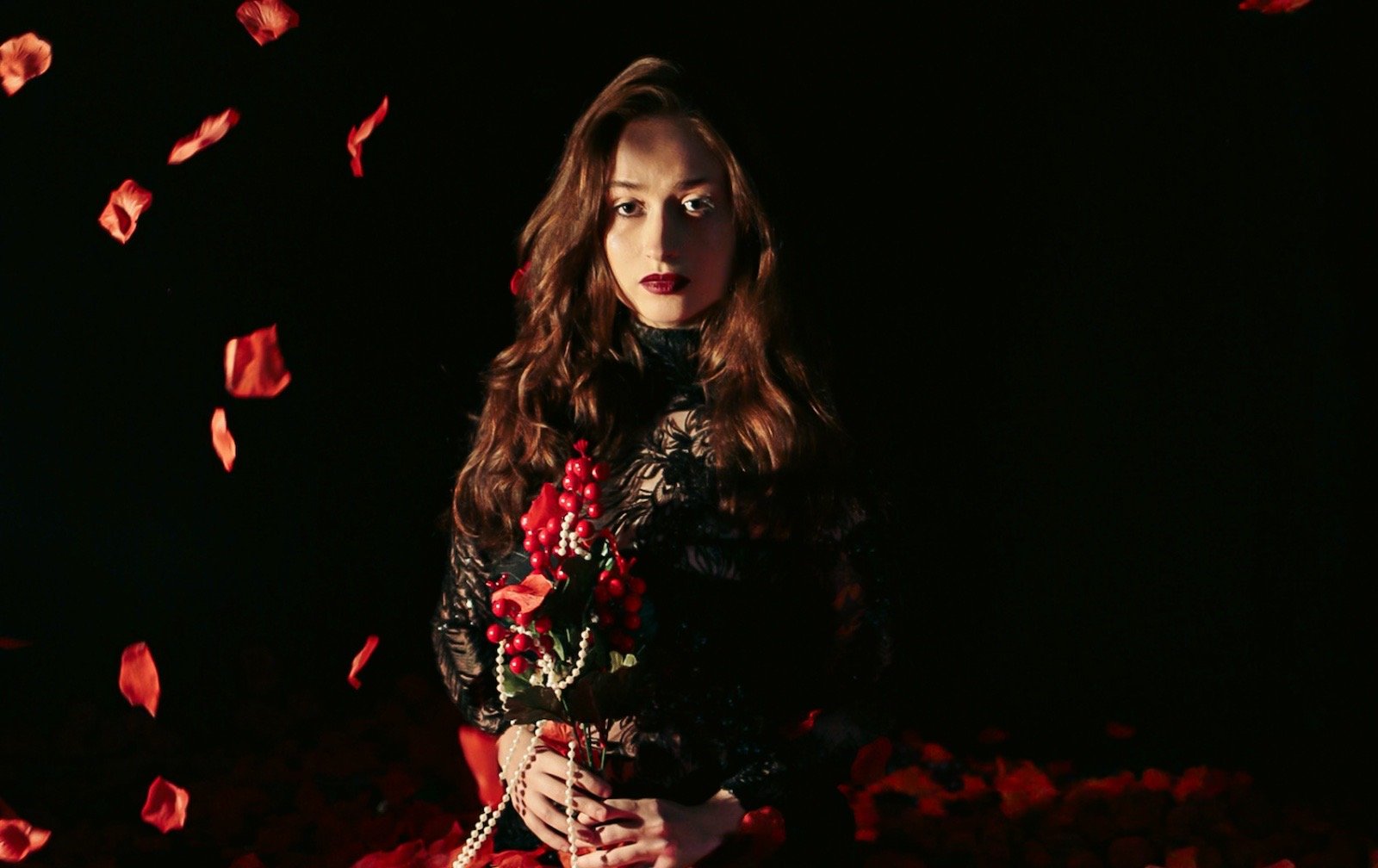 Carolina Severo transforma emoção e vulnerabilidade no novo single “Velho Vinho Doce”