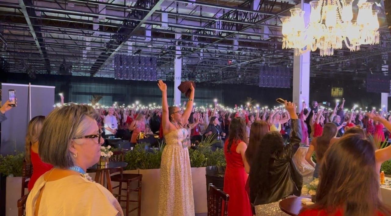 Imersão de Elainne Ourives transforma São Paulo em palco de consciência, emoção e reprogramação mental 26 0a4fd4e4 1ed2 441b 88ac e4fbdc3e8e59