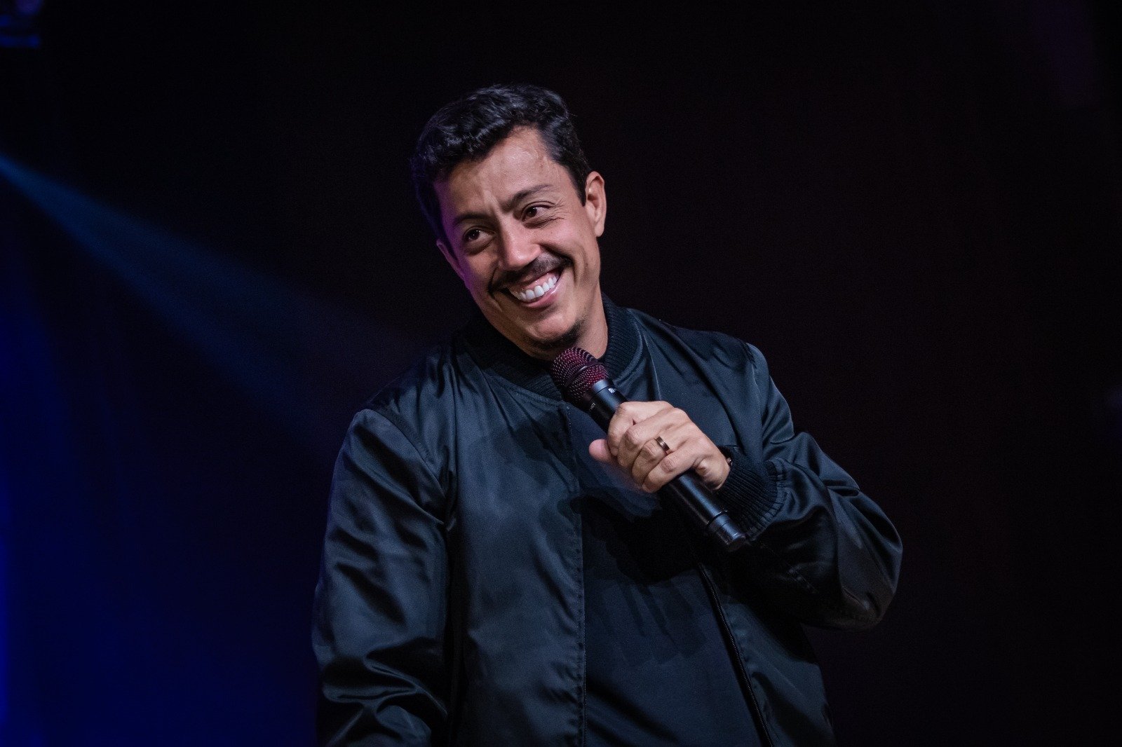 Renato Albani conquista a Europa e reúne mais de 10 mil pessoas durante turnê