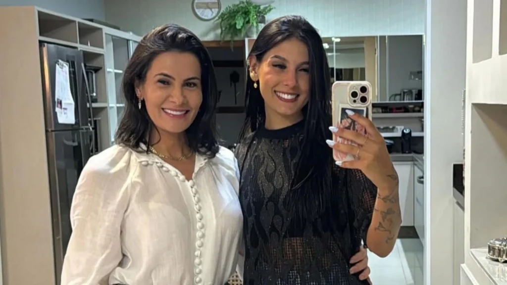 Ana Castela diverte fãs ao fazer “apresentação” inusitada com a mãe nas redes sociais 26 Ana Castela diverte fãs ao fazer “apresentação” inusitada com a mãe nas redes sociais